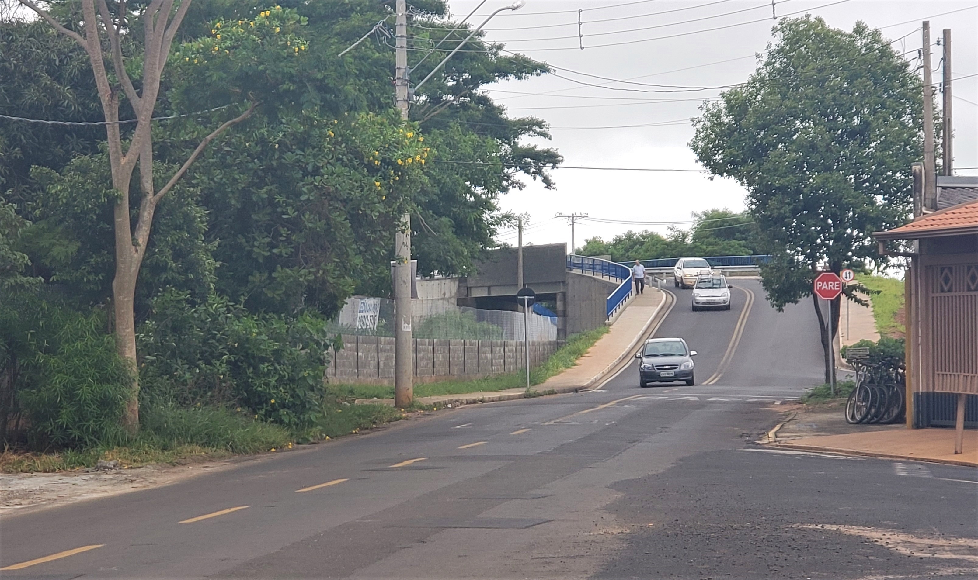 Muro está na altura do pontilhão do bairro Beija-Flor